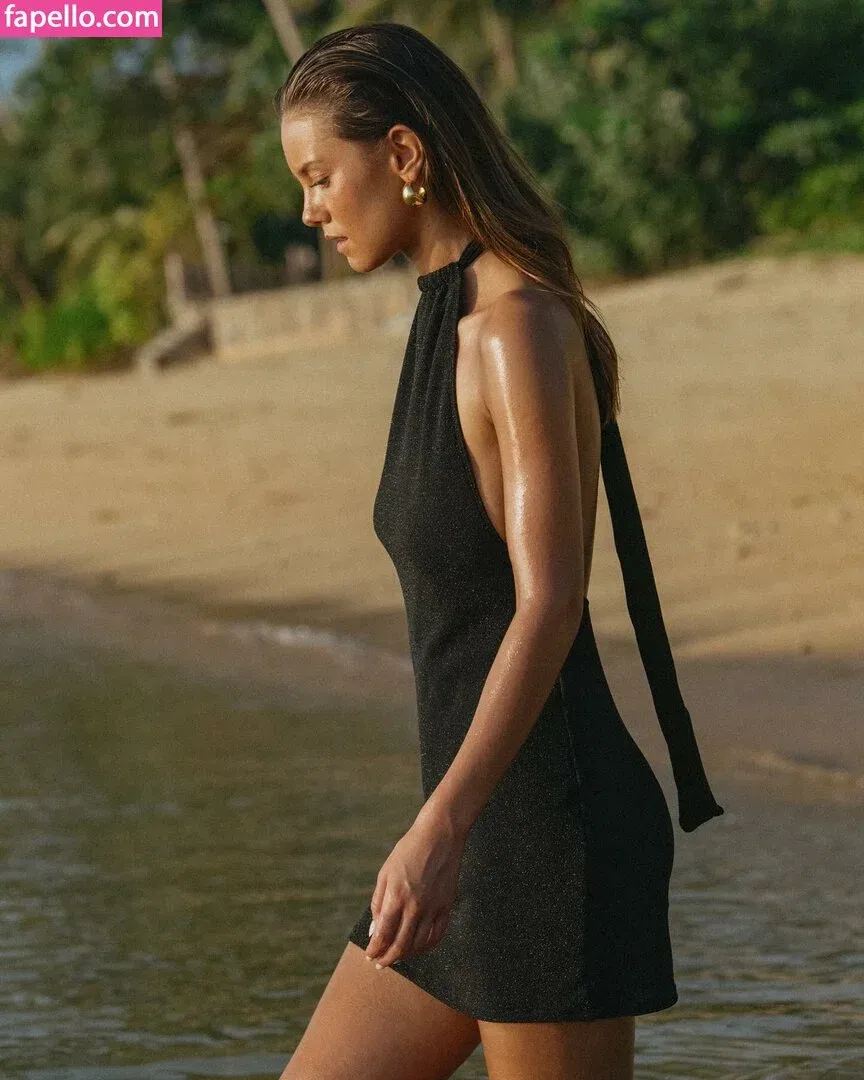 Nicola Cavanis / nicolaca_ Onlyfans Photo Gallery 