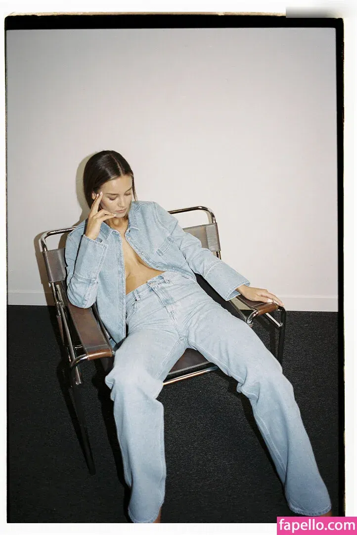 Nicola Cavanis / nicolaca_ Onlyfans Photo Gallery 