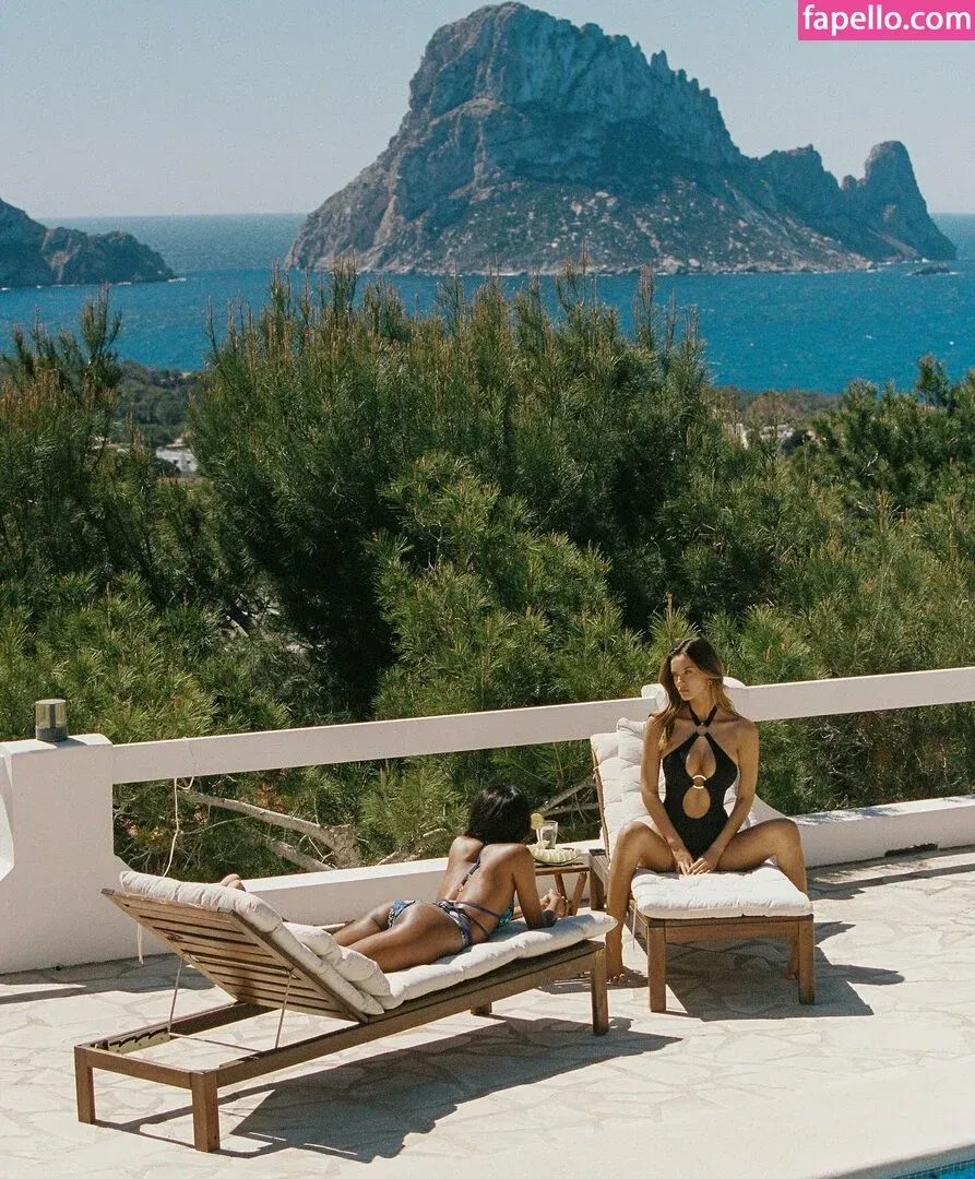 Nicola Cavanis / nicolaca_ Onlyfans Photo Gallery 