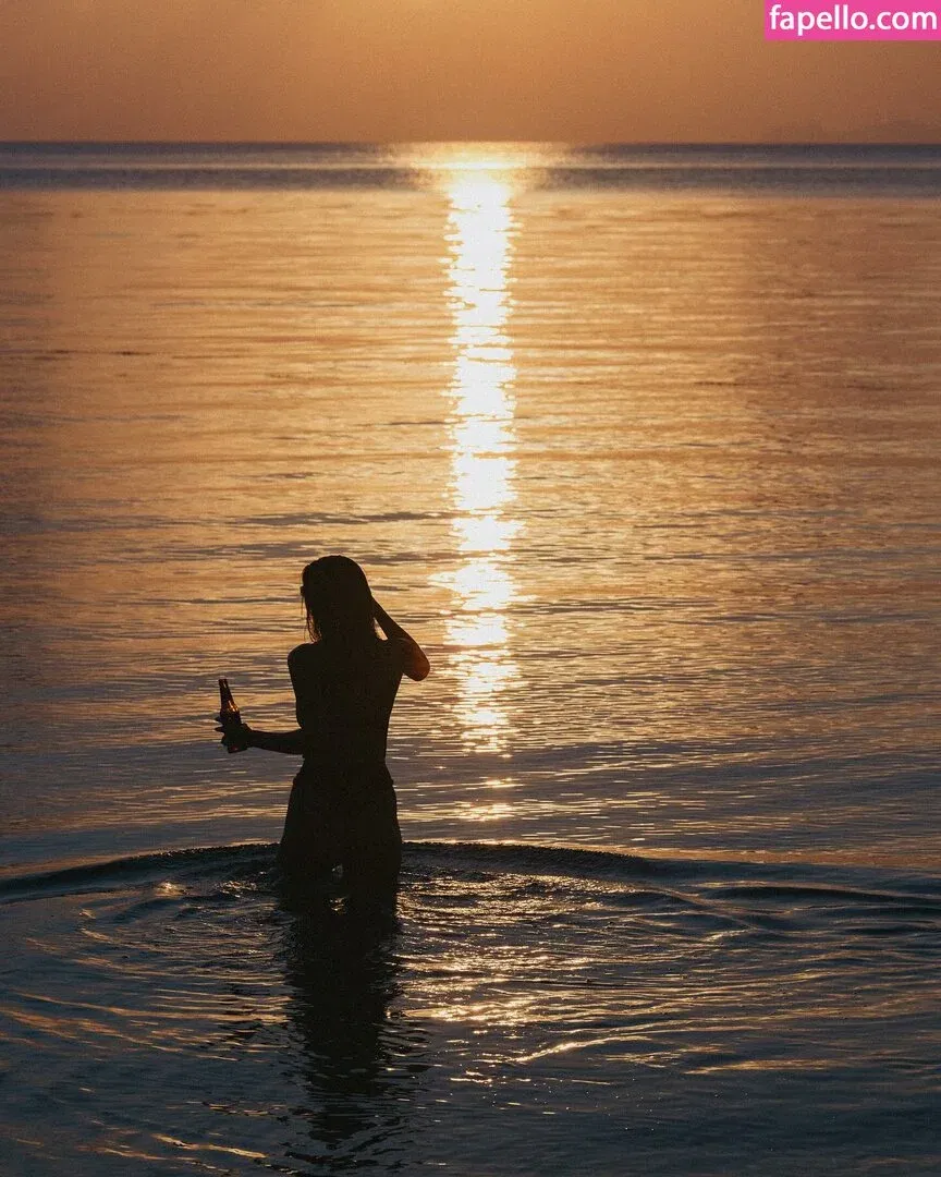 Nicola Cavanis / nicolaca_ Onlyfans Photo Gallery 