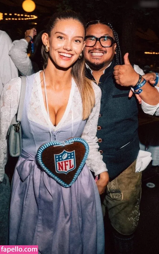 Nicola Cavanis / nicolaca_ Onlyfans Photo Gallery 