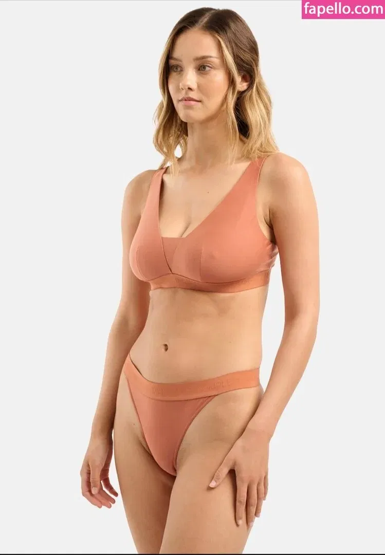 Nicola Cavanis / nicolaca_ Onlyfans Photo Gallery 