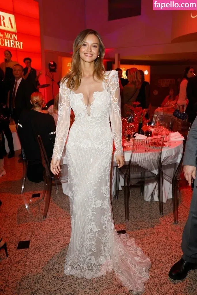 Nicola Cavanis / nicolaca_ Onlyfans Photo Gallery 