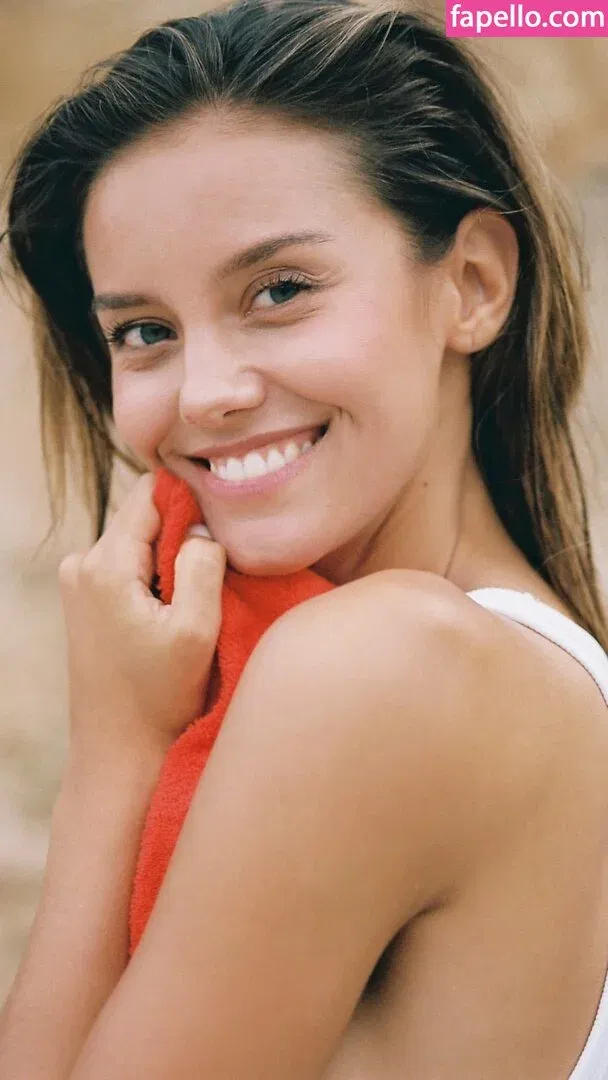 Nicola Cavanis / nicolaca_ Onlyfans Photo Gallery 