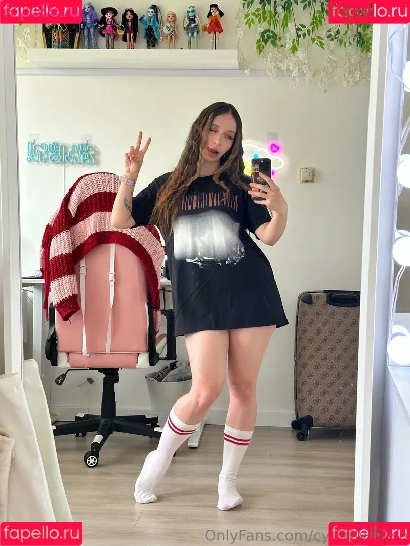 CyberlyCrush / cyberly.crush Onlyfans Photo Gallery 