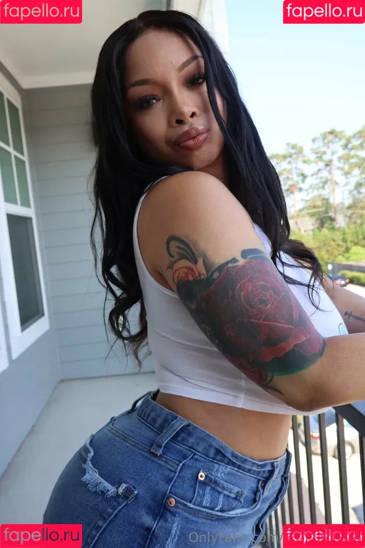 Advoree / _advoree / advoree2 Onlyfans Photo Gallery 