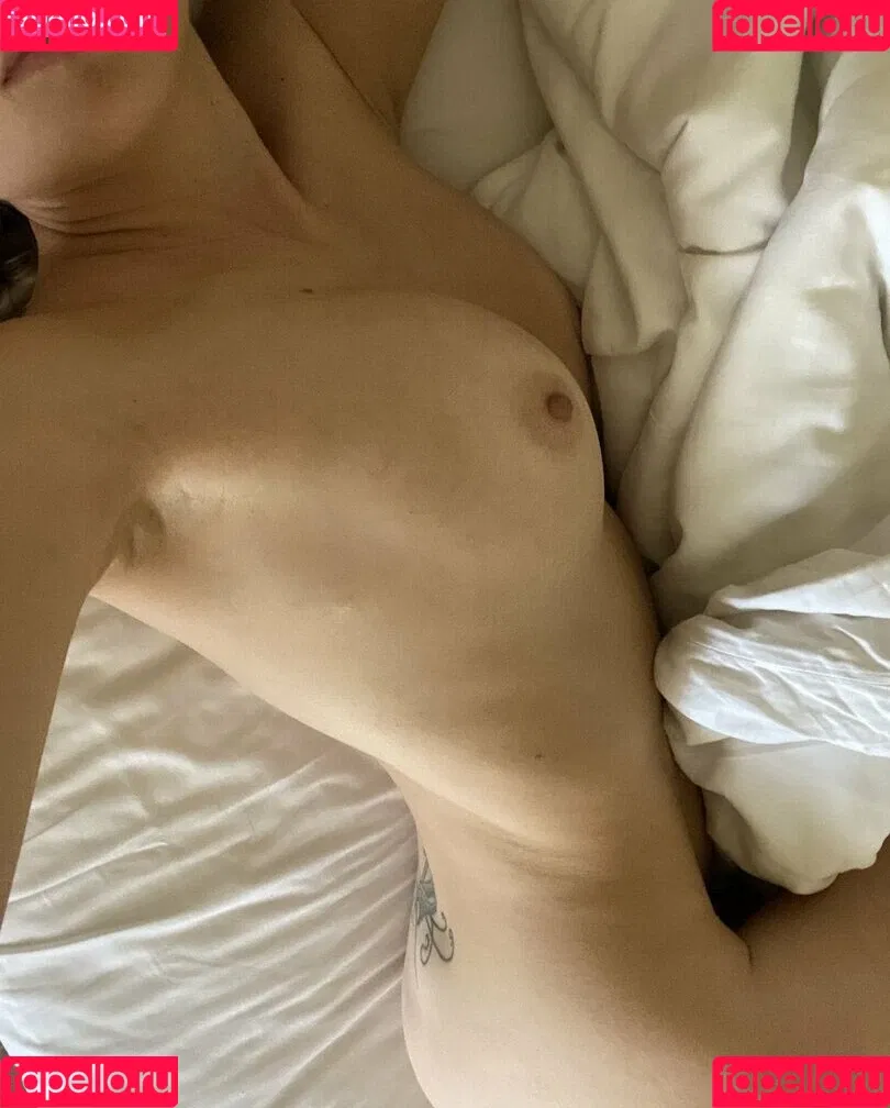Niemira / _niemiraofficial_ Onlyfans Photo Gallery 