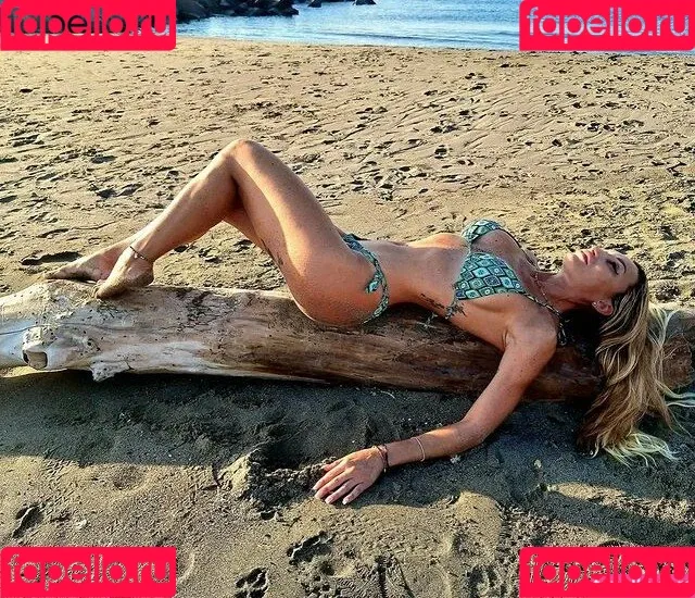 Nathalie / littlenathalie / nathalieemmanuel Onlyfans Photo Gallery 
