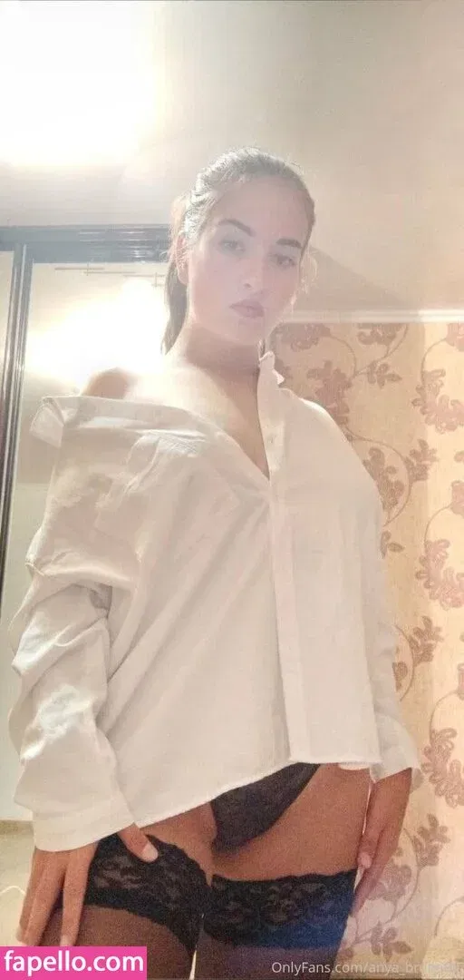 anyabrunette / hisbrunette Onlyfans Photo Gallery 