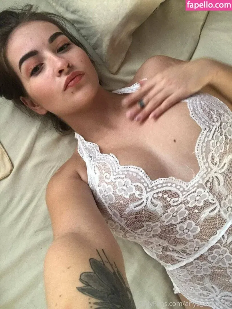 anyabrunette / hisbrunette Onlyfans Photo Gallery 