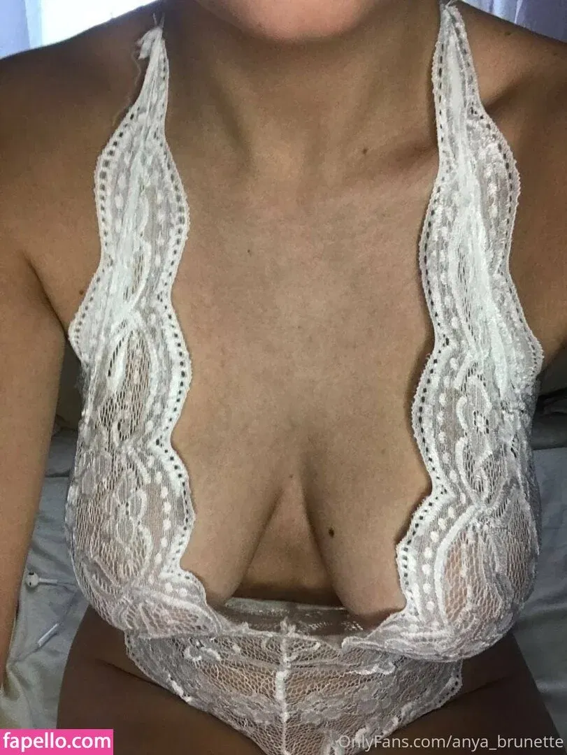 anyabrunette / hisbrunette Onlyfans Photo Gallery 