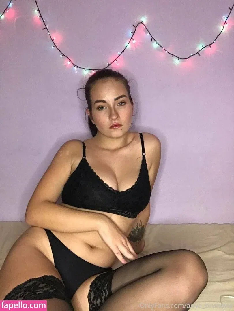 anyabrunette / hisbrunette Onlyfans Photo Gallery 