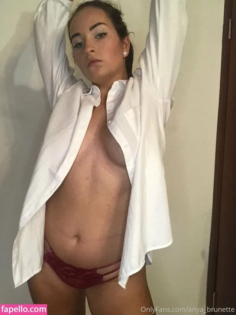 anyabrunette / hisbrunette Onlyfans Photo Gallery 