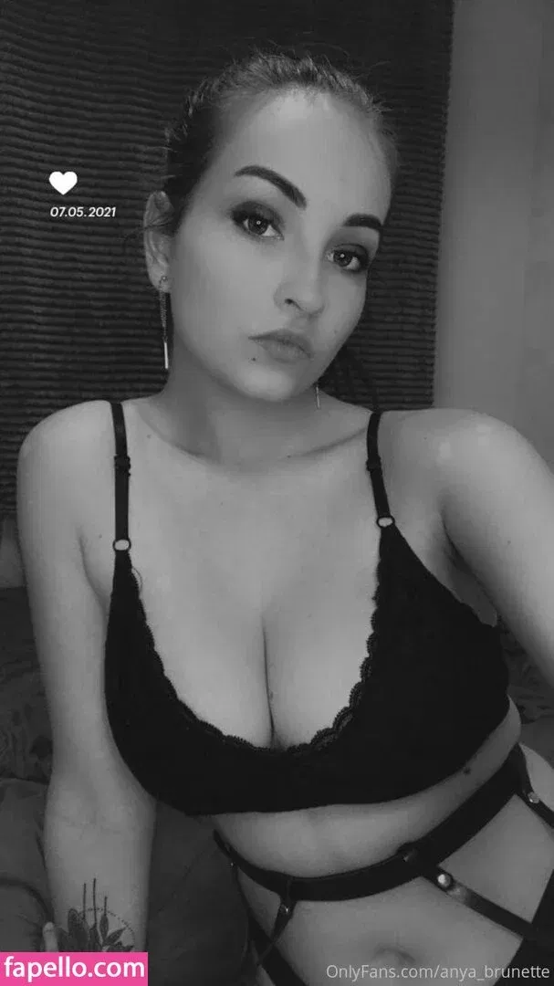 anyabrunette / hisbrunette Onlyfans Photo Gallery 