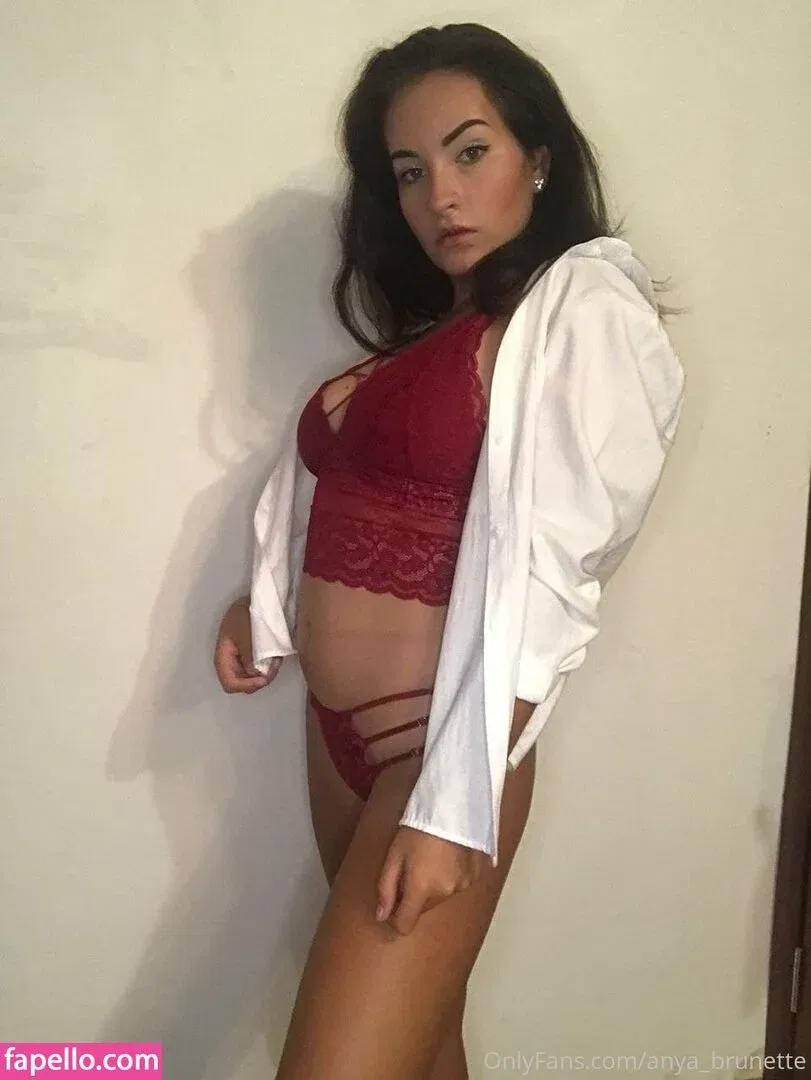 anyabrunette / hisbrunette Onlyfans Photo Gallery 