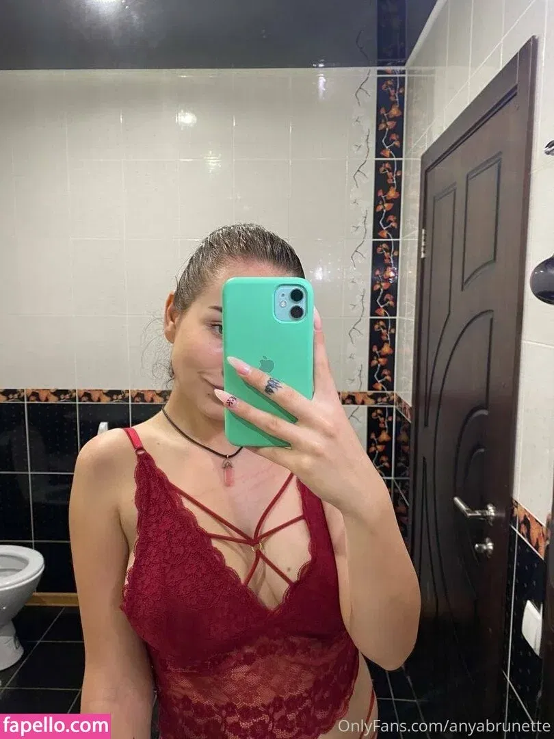 anyabrunette / hisbrunette Onlyfans Photo Gallery 