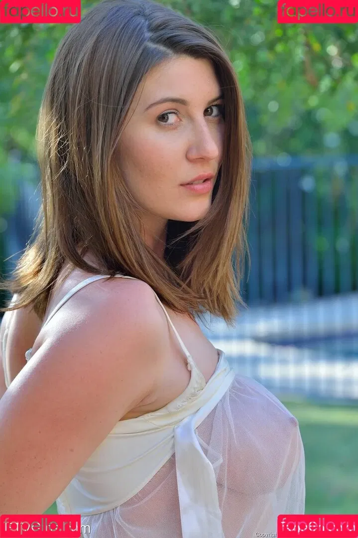 Amber Hahn / ImAmberHahn / amber_._hahn Onlyfans Photo Gallery 