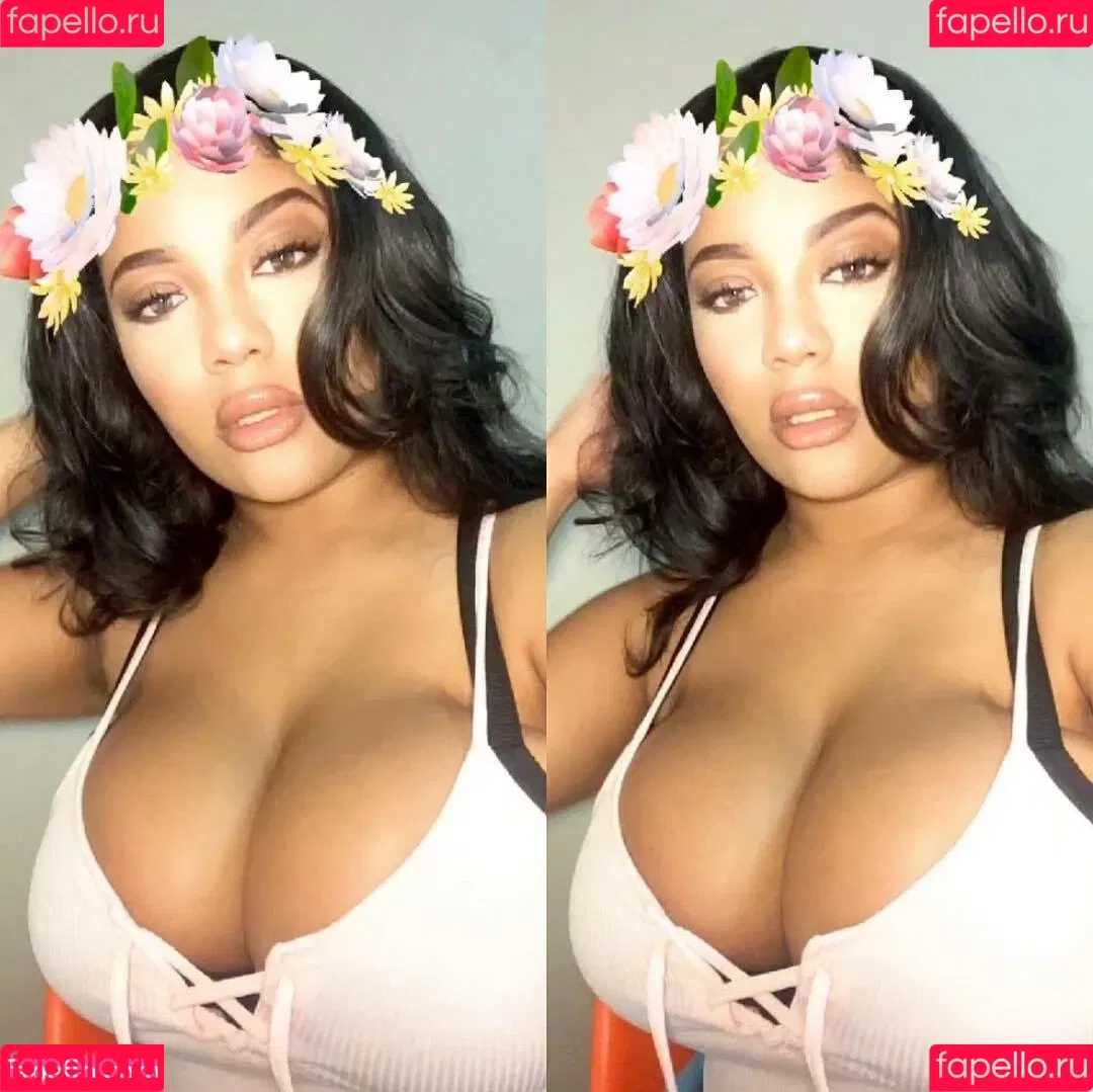 Gabrielle Logan / https: / loganberry_ / thebigtitwitch Onlyfans Photo Gallery 