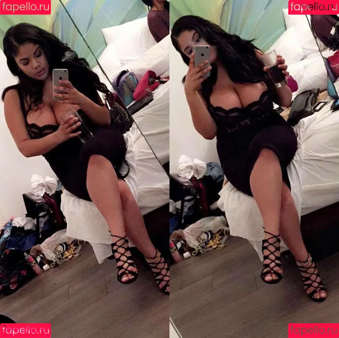 Gabrielle Logan / https: / loganberry_ / thebigtitwitch Onlyfans Photo Gallery 