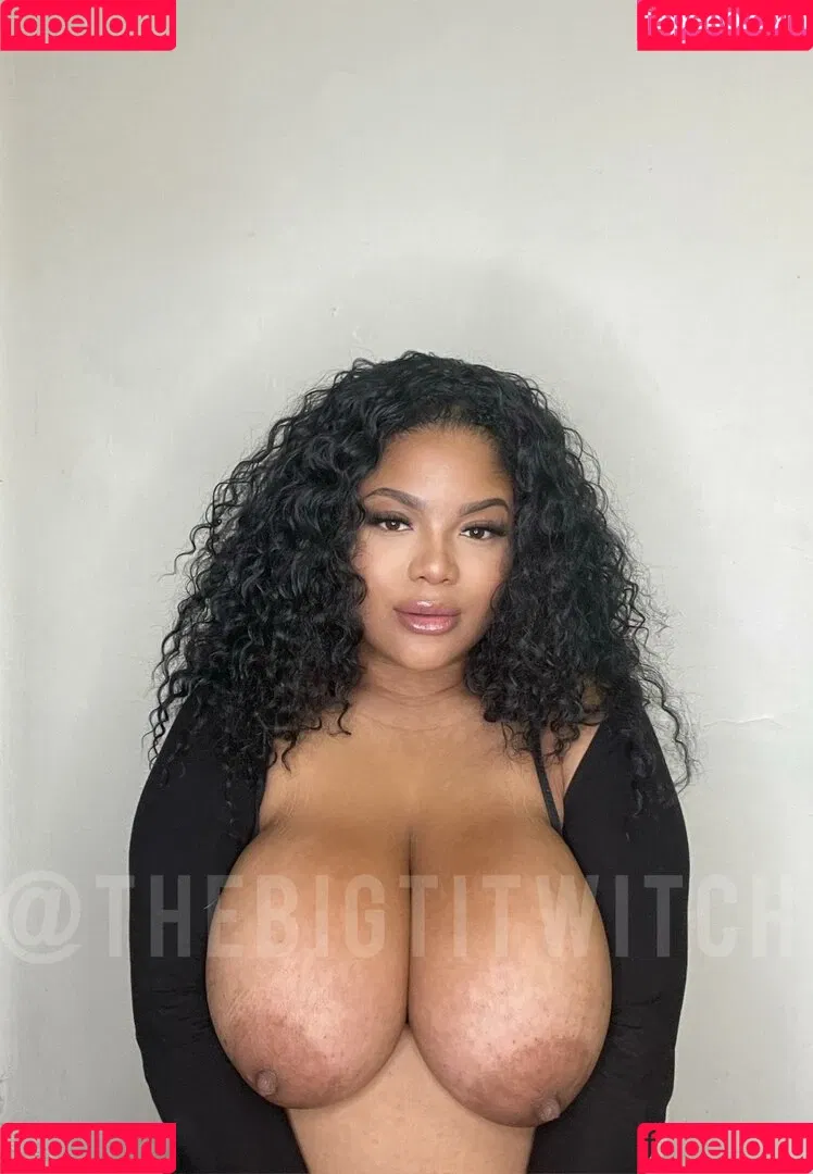 Gabrielle Logan / https: / loganberry_ / thebigtitwitch Onlyfans Photo Gallery 
