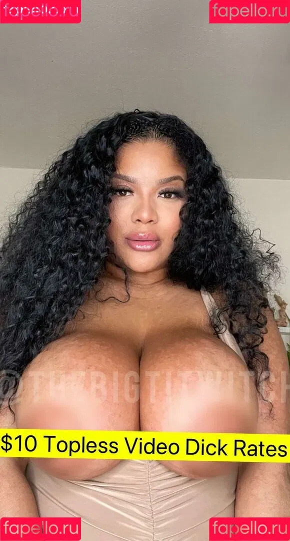 Gabrielle Logan / https: / loganberry_ / thebigtitwitch Onlyfans Photo Gallery 