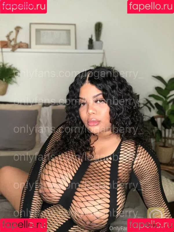 Gabrielle Logan / https: / loganberry_ / thebigtitwitch Onlyfans Photo Gallery 