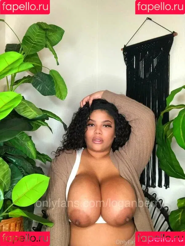 Gabrielle Logan / https: / loganberry_ / thebigtitwitch Onlyfans Photo Gallery 