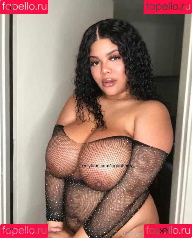 Gabrielle Logan / https: / loganberry_ / thebigtitwitch Onlyfans Photo Gallery 