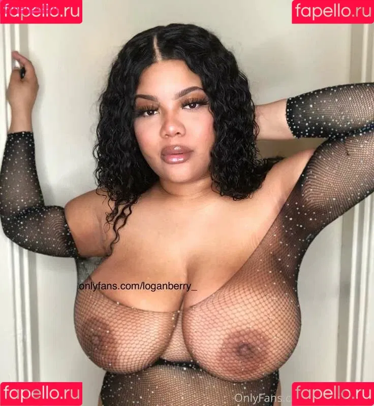 Gabrielle Logan / https: / loganberry_ / thebigtitwitch Onlyfans Photo Gallery 