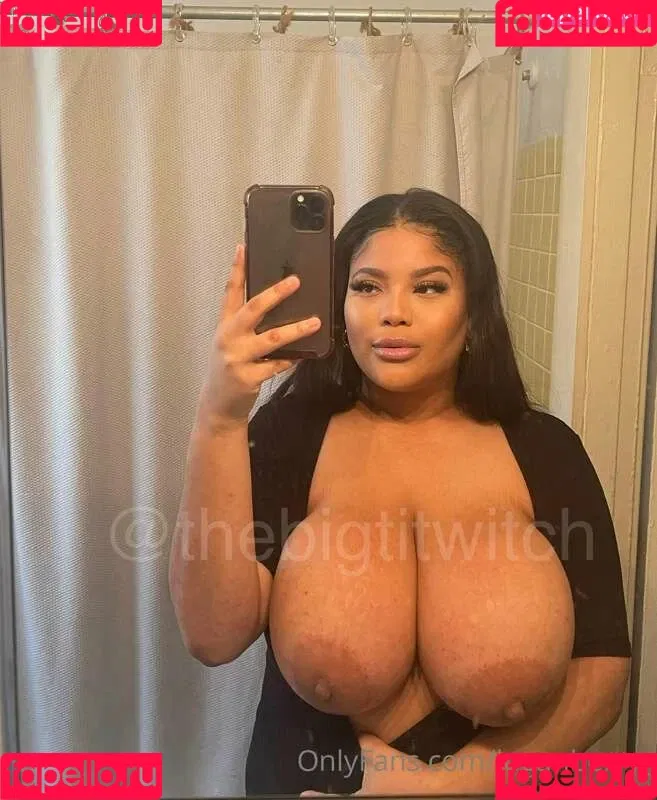 Gabrielle Logan / https: / loganberry_ / thebigtitwitch Onlyfans Photo Gallery 