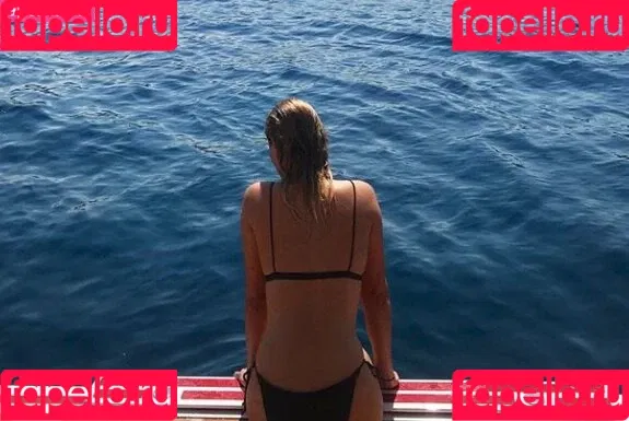 Claire Holt / claireholt Onlyfans Photo Gallery 
