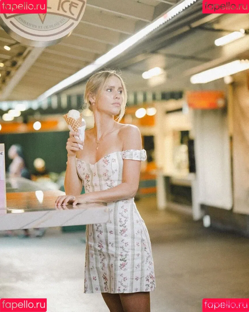 Claire Holt / claireholt Onlyfans Photo Gallery 