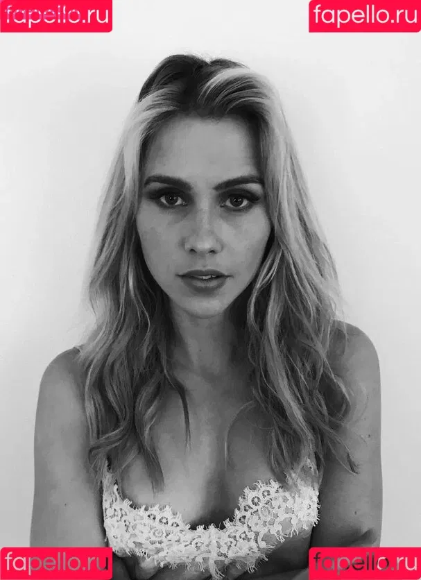 Claire Holt / claireholt Onlyfans Photo Gallery 