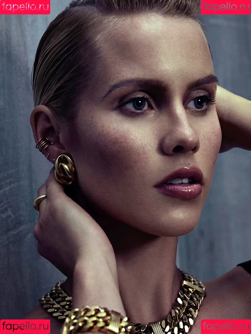 Claire Holt / claireholt Onlyfans Photo Gallery 