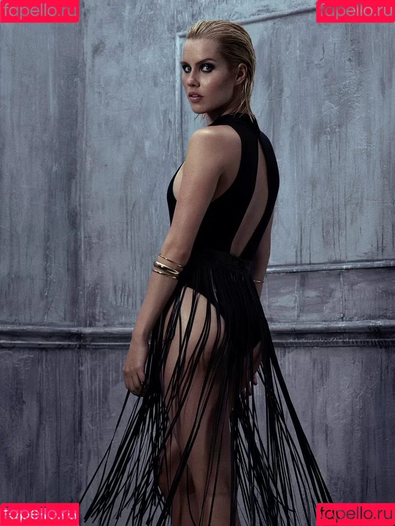 Claire Holt / claireholt Onlyfans Photo Gallery 