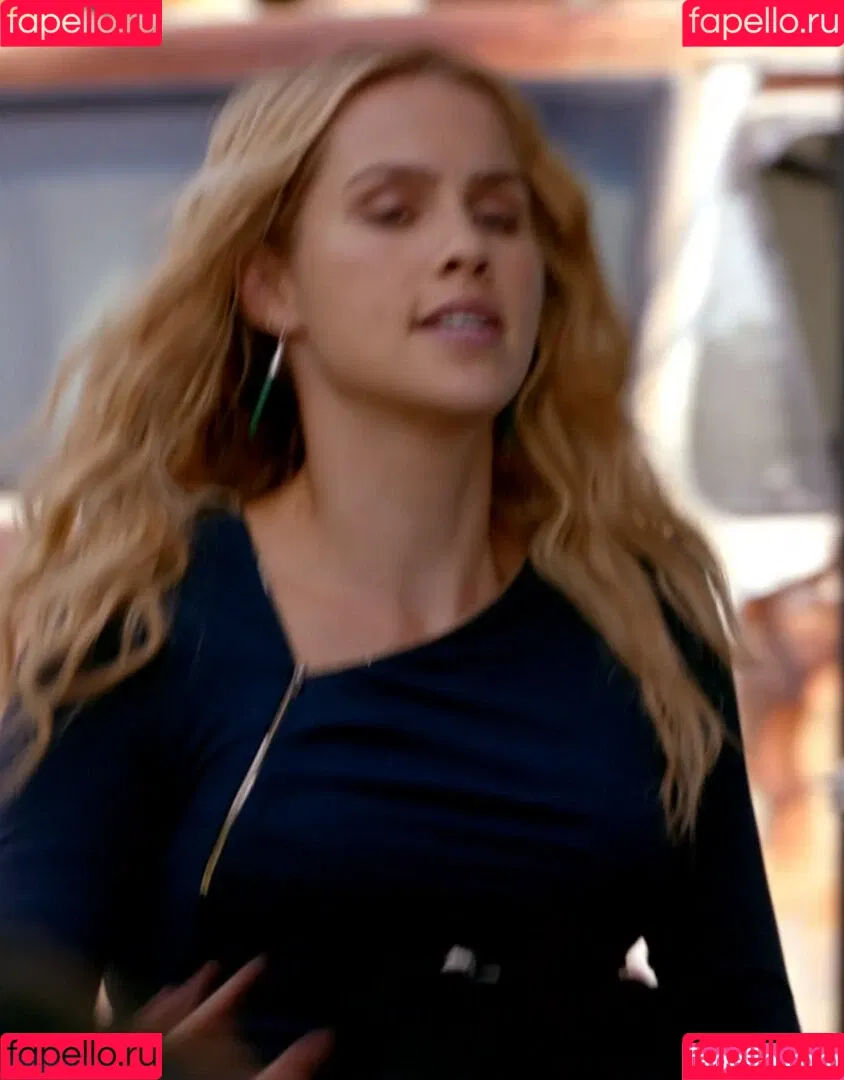 Claire Holt / claireholt Onlyfans Photo Gallery 