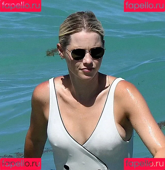 Claire Holt / claireholt Onlyfans Photo Gallery 