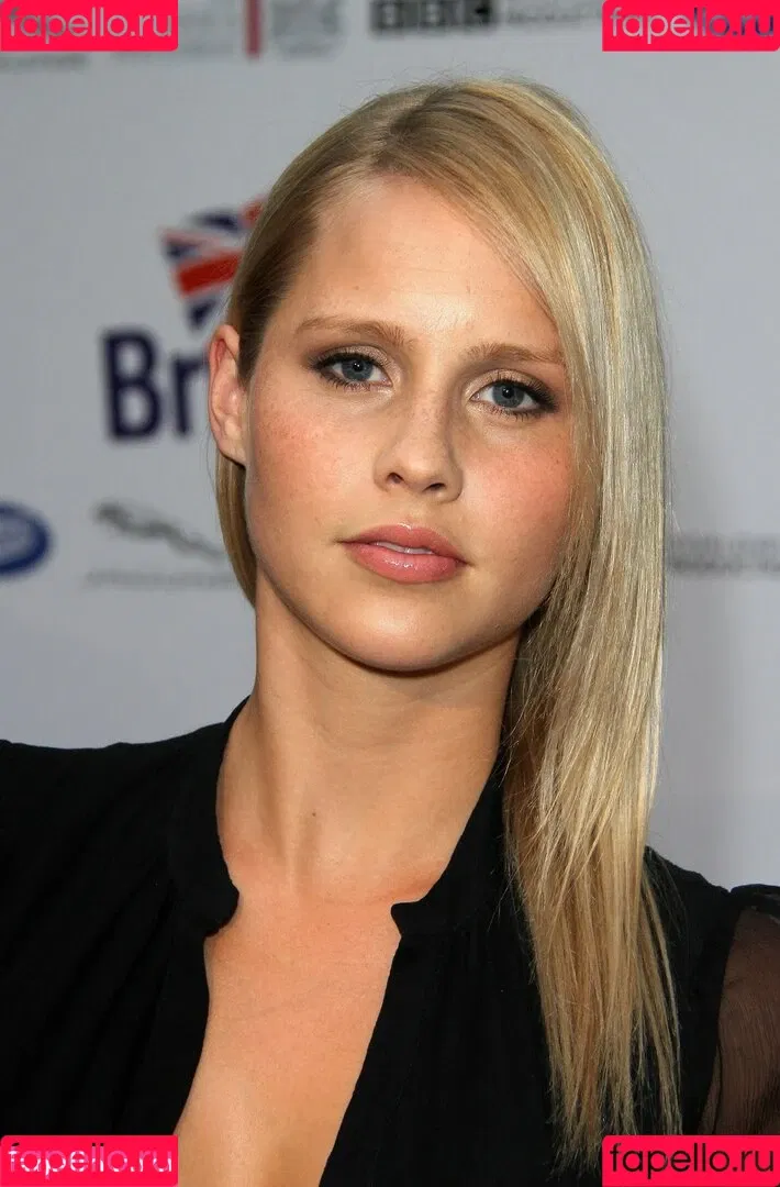 Claire Holt / claireholt Onlyfans Photo Gallery 