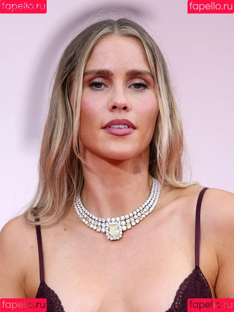 Claire Holt / claireholt Onlyfans Photo Gallery 