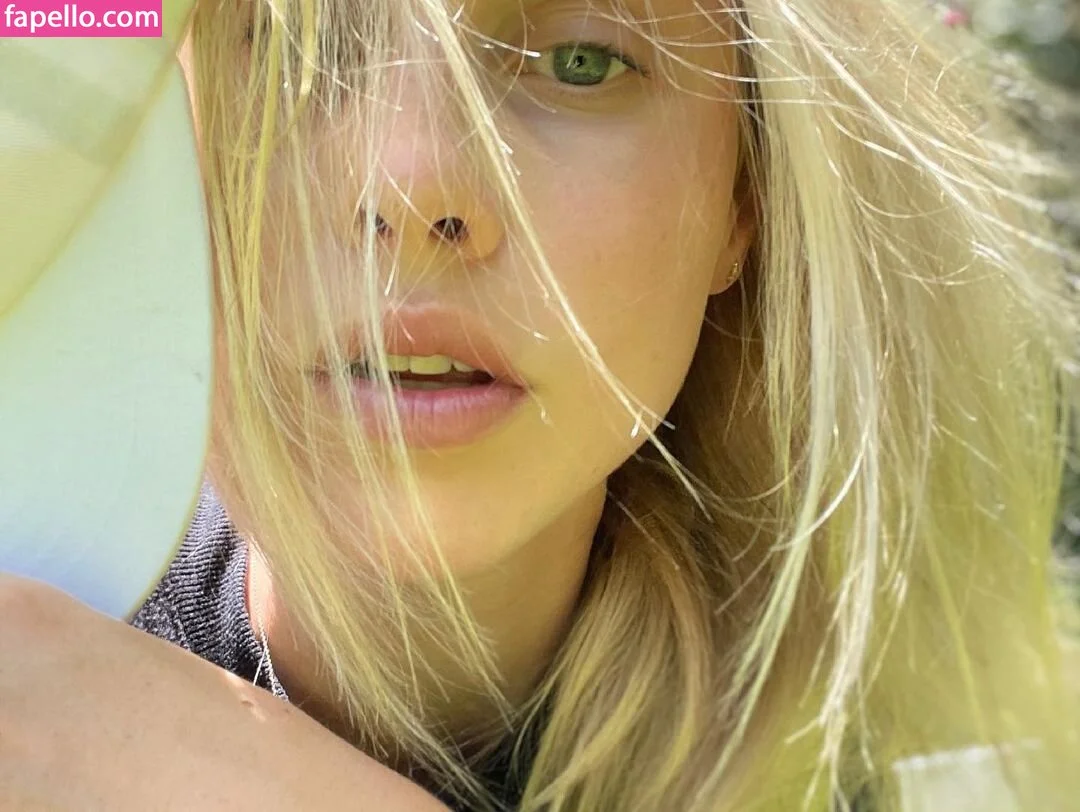 Claire Holt / claireholt Onlyfans Photo Gallery 