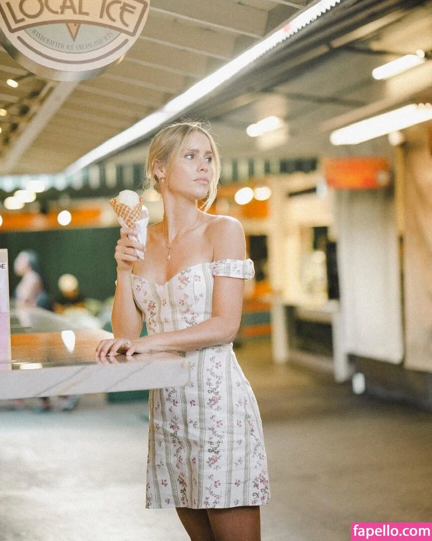 Claire Holt / claireholt Onlyfans Photo Gallery 