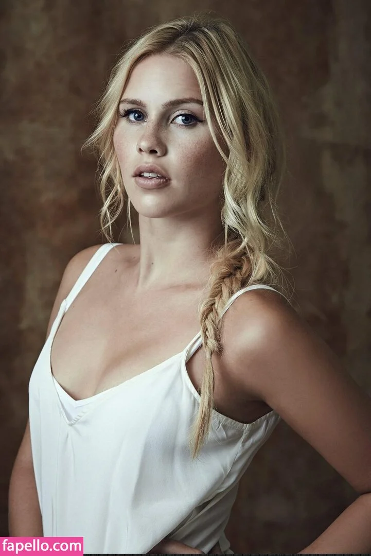 Claire Holt / claireholt Onlyfans Photo Gallery 