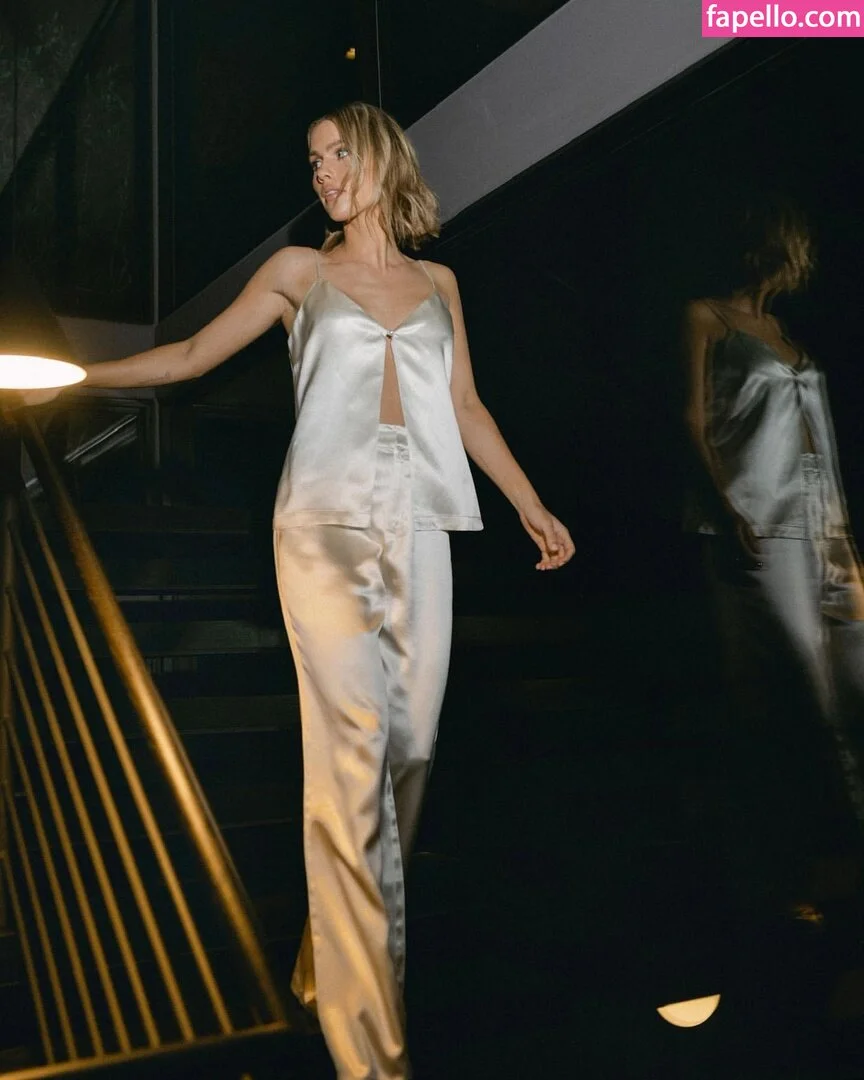 Claire Holt / claireholt Onlyfans Photo Gallery 