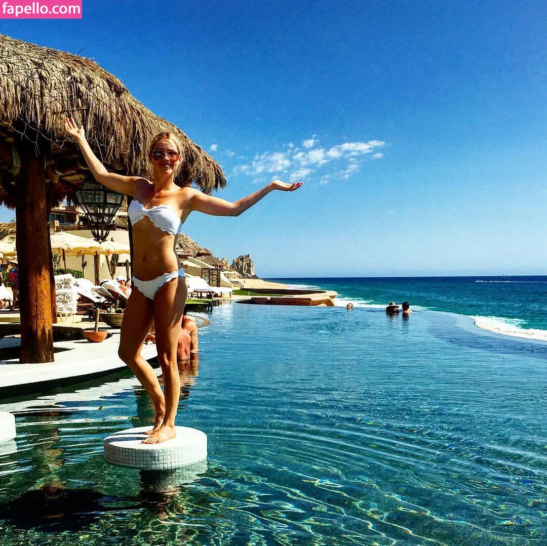 Claire Holt / claireholt Onlyfans Photo Gallery 