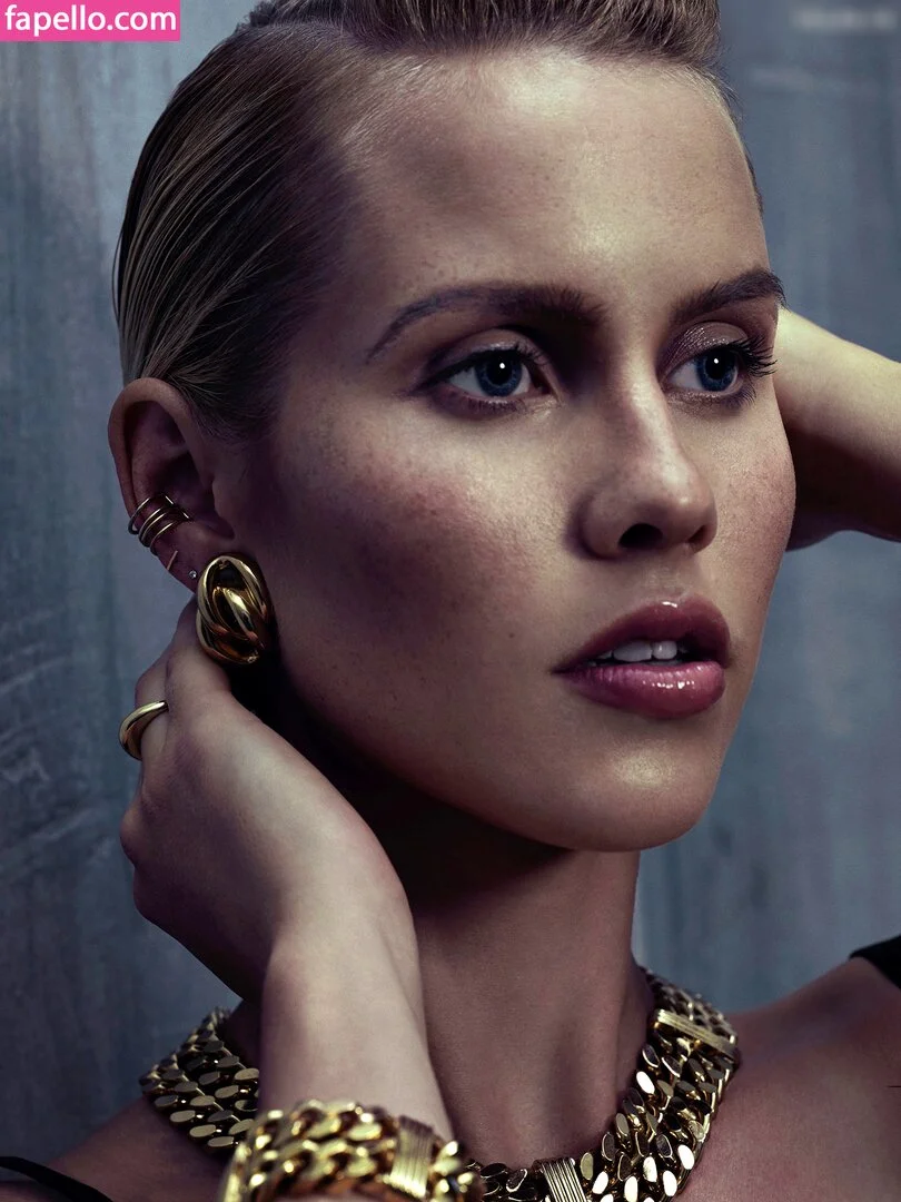 Claire Holt / claireholt Onlyfans Photo Gallery 