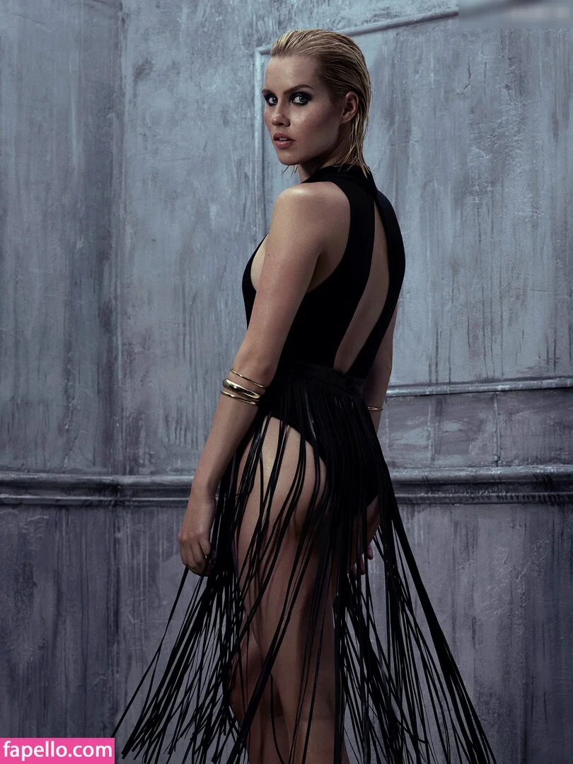 Claire Holt / claireholt Onlyfans Photo Gallery 