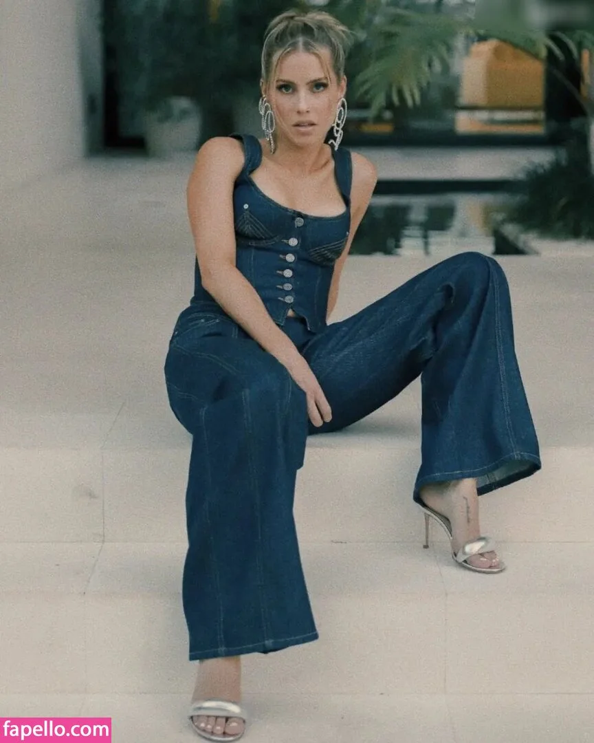 Claire Holt / claireholt Onlyfans Photo Gallery 