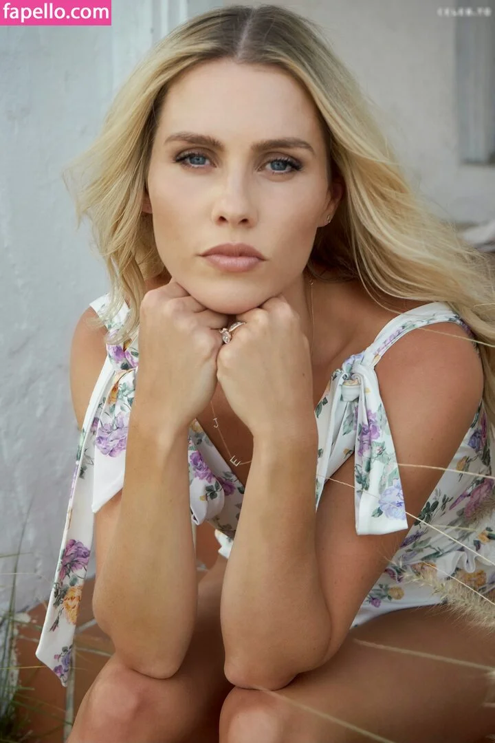 Claire Holt / claireholt Onlyfans Photo Gallery 