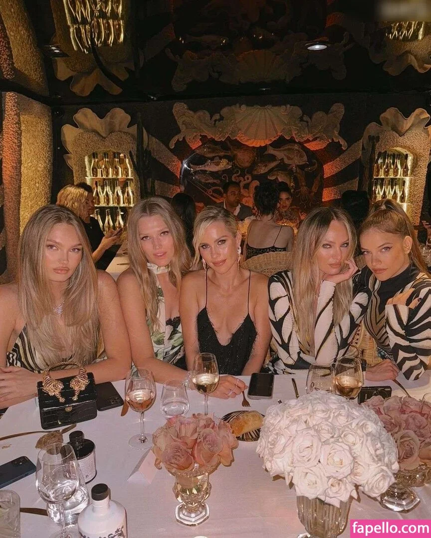 Claire Holt / claireholt Onlyfans Photo Gallery 