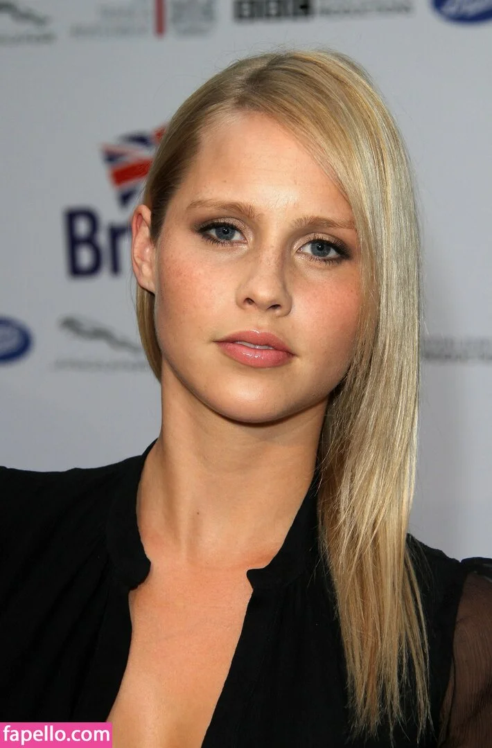 Claire Holt / claireholt Onlyfans Photo Gallery 